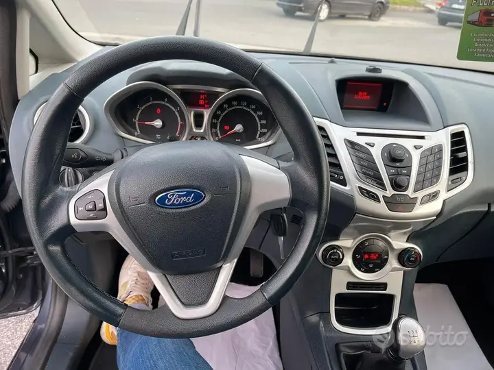 Ford Fiesta 2010 photo 4