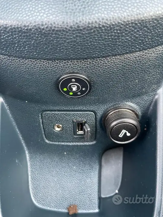 Ford Fiesta 2010 photo 2