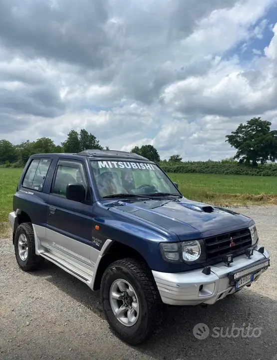 Mitsubishi Pajero 2009 photo 2