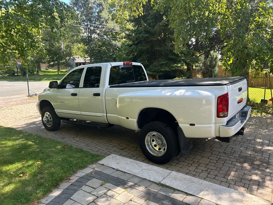 Dodge Ram 3500 2006 photo 2