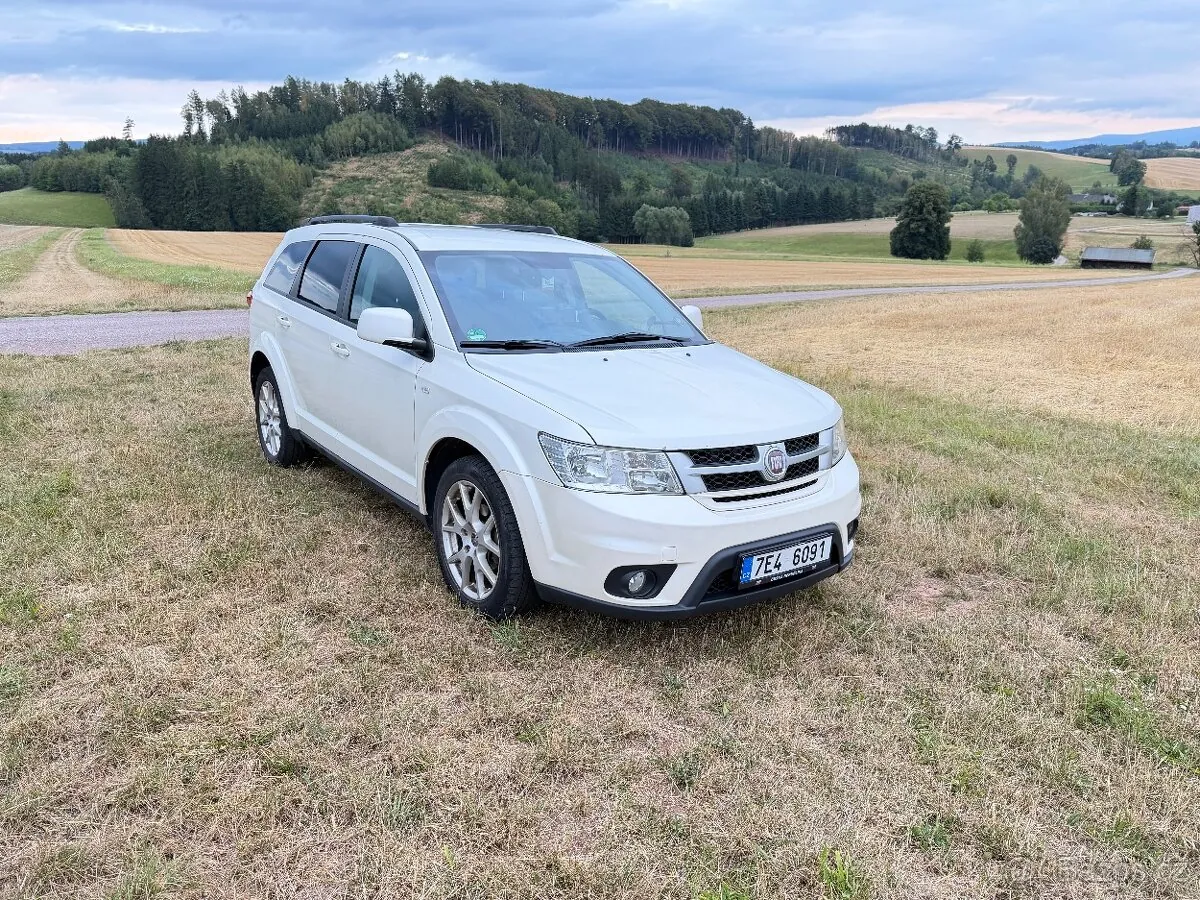 Fiat Freemont 2012 photo 2