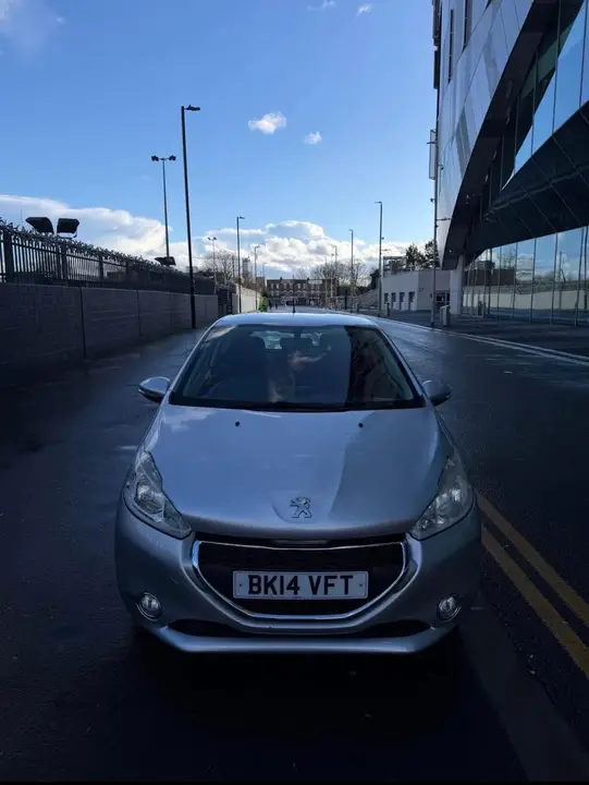 Peugeot 208 2014 photo 2