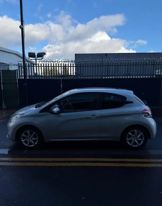 Peugeot 208 2014 photo 5