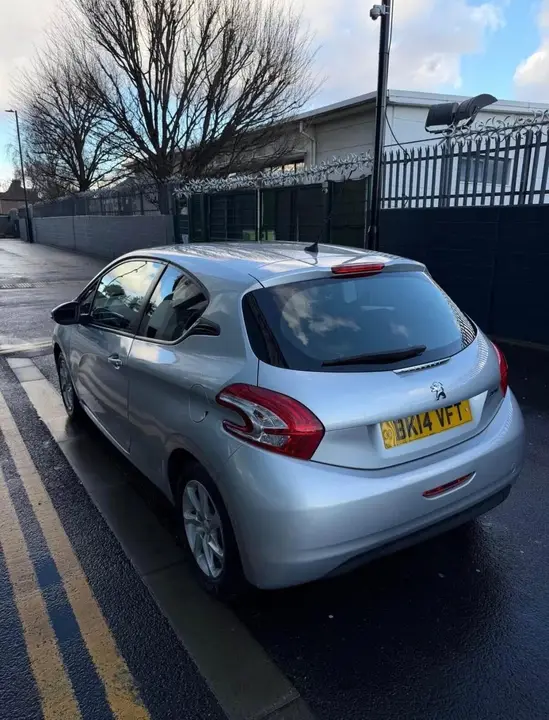 Peugeot 208 2014 photo 4