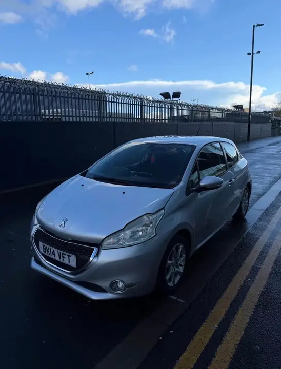 Peugeot 208 2014 photo 3