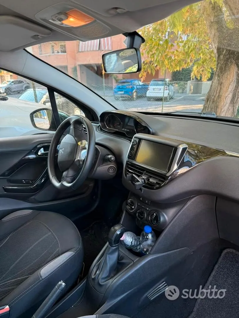 Peugeot 208 2014 photo 2