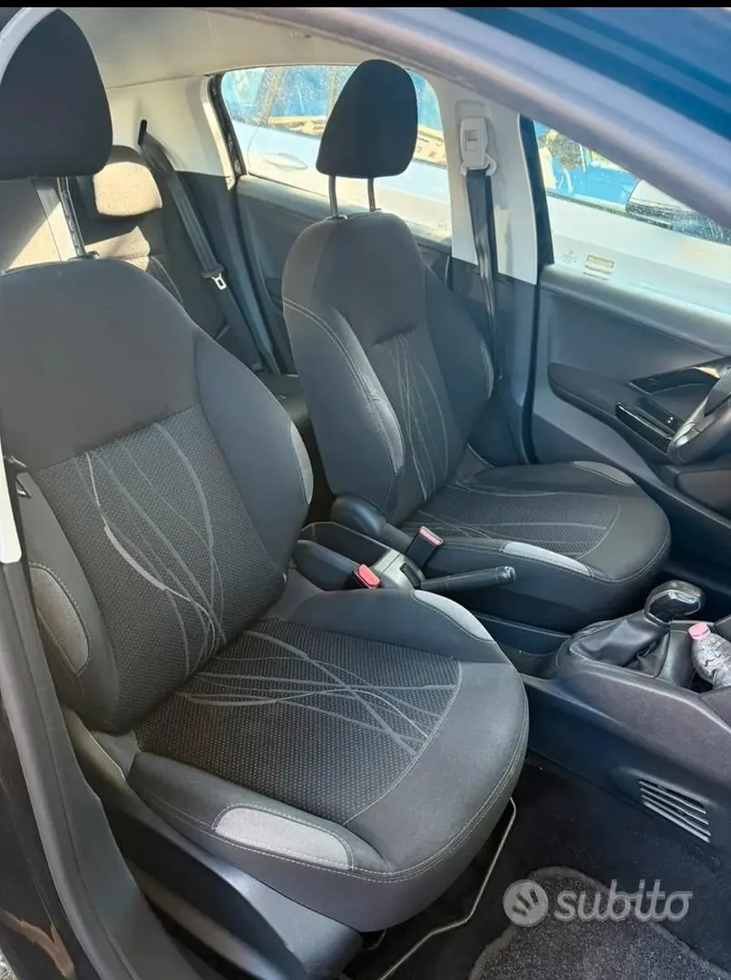 Peugeot 208 2014 photo 3
