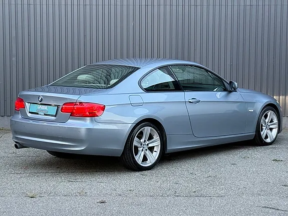 BMW 320I 2011 photo 4