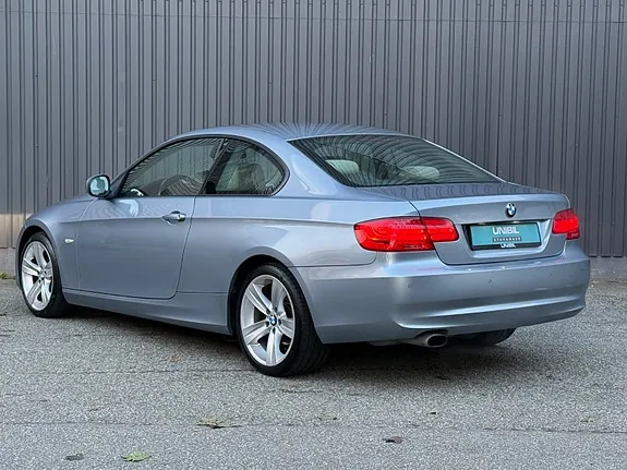 BMW 320I 2011 photo 2