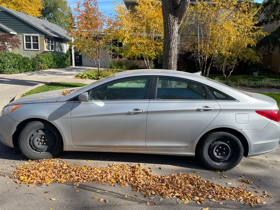 Hyundai Sonata 2011 photo 2