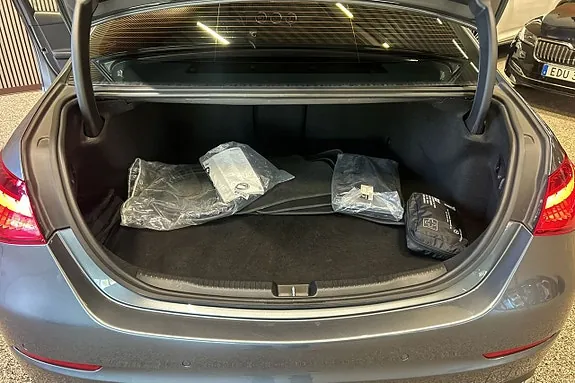 Mercedes-Benz C300 E 2023 photo 5