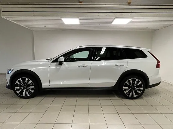 Volvo V60 Cross Country 2021 photo 2