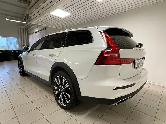 Volvo V60 Cross Country 2021 photo 4