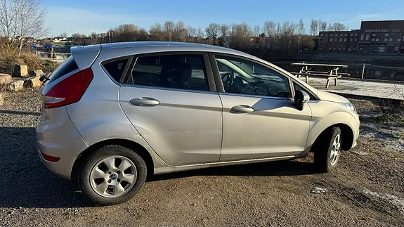 Ford Fiesta 2011 photo 3