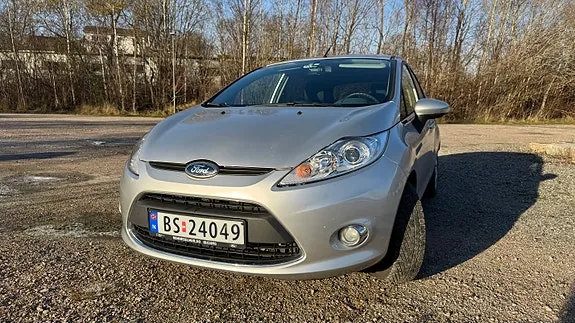 Ford Fiesta 2011 photo 2