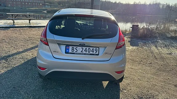 Ford Fiesta 2011 photo 4