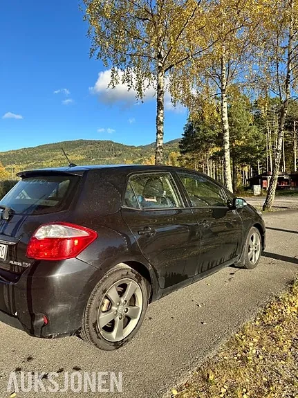 Toyota Auris 2012 photo 5
