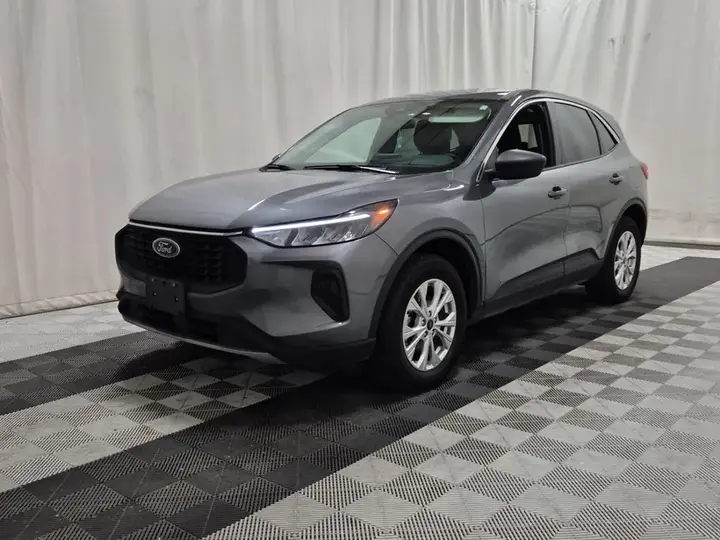 Ford Escape 2024 photo 2