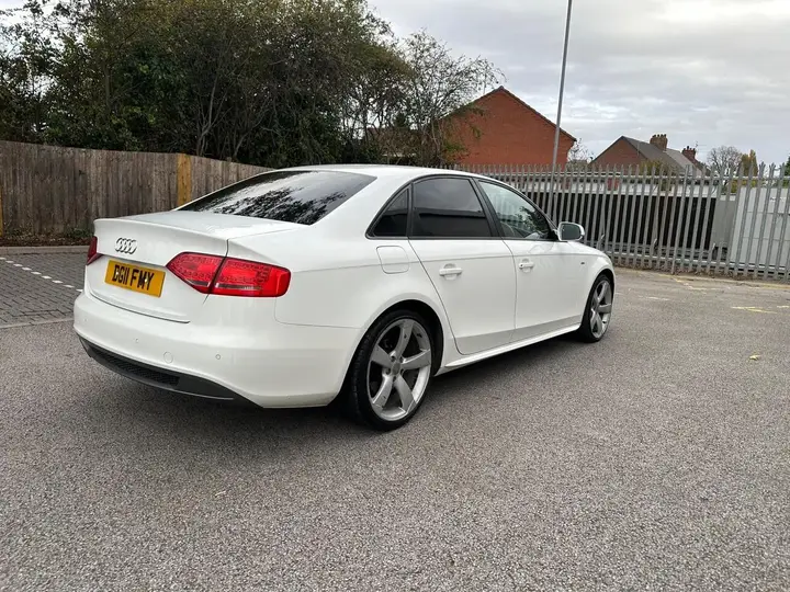 Audi A4 2011 photo 2