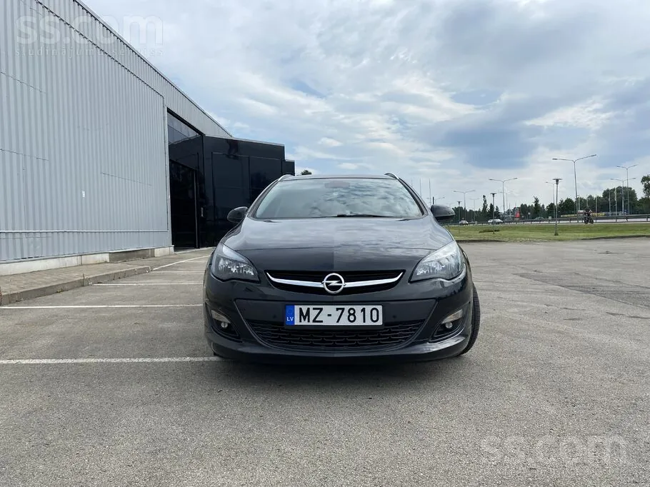 Opel Astra 2014 photo 2