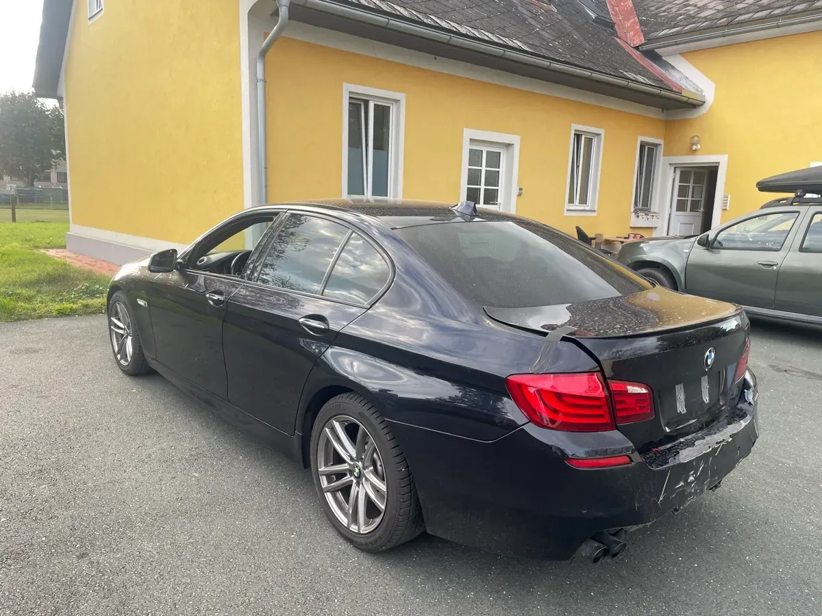 BMW 5Er-Reihe 520 2013 photo 2