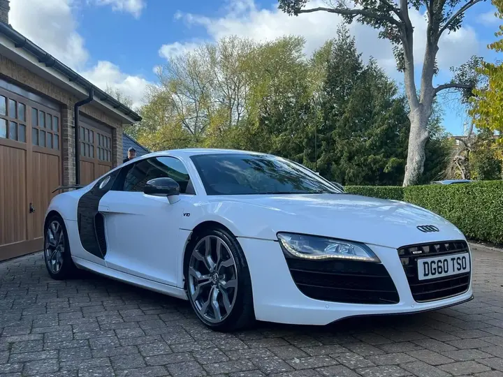 Audi R8 2010 photo 3
