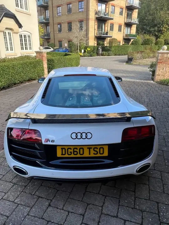 Audi R8 2010 photo 5