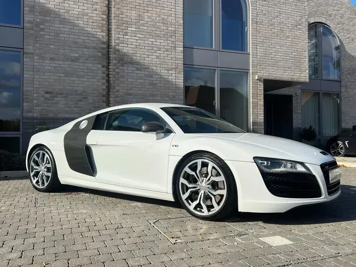 Audi R8 2010 photo 4