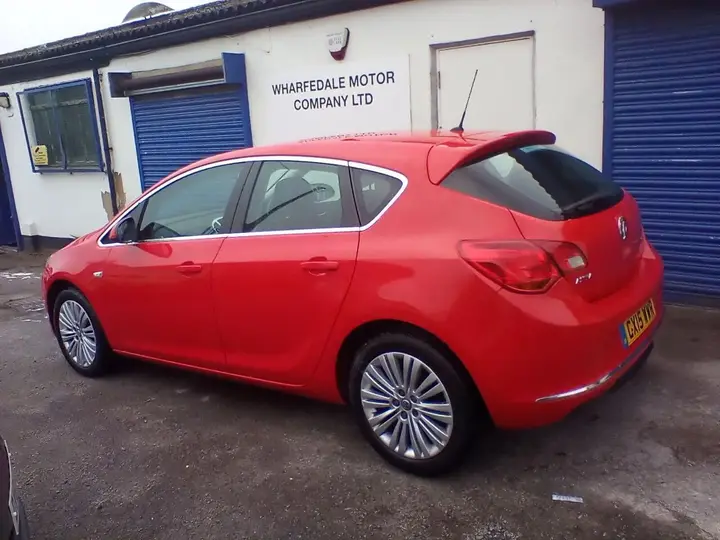Vauxhall Astra 2015 photo 5