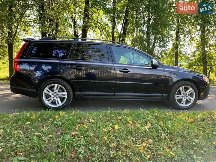 Volvo V70 2010 photo 2