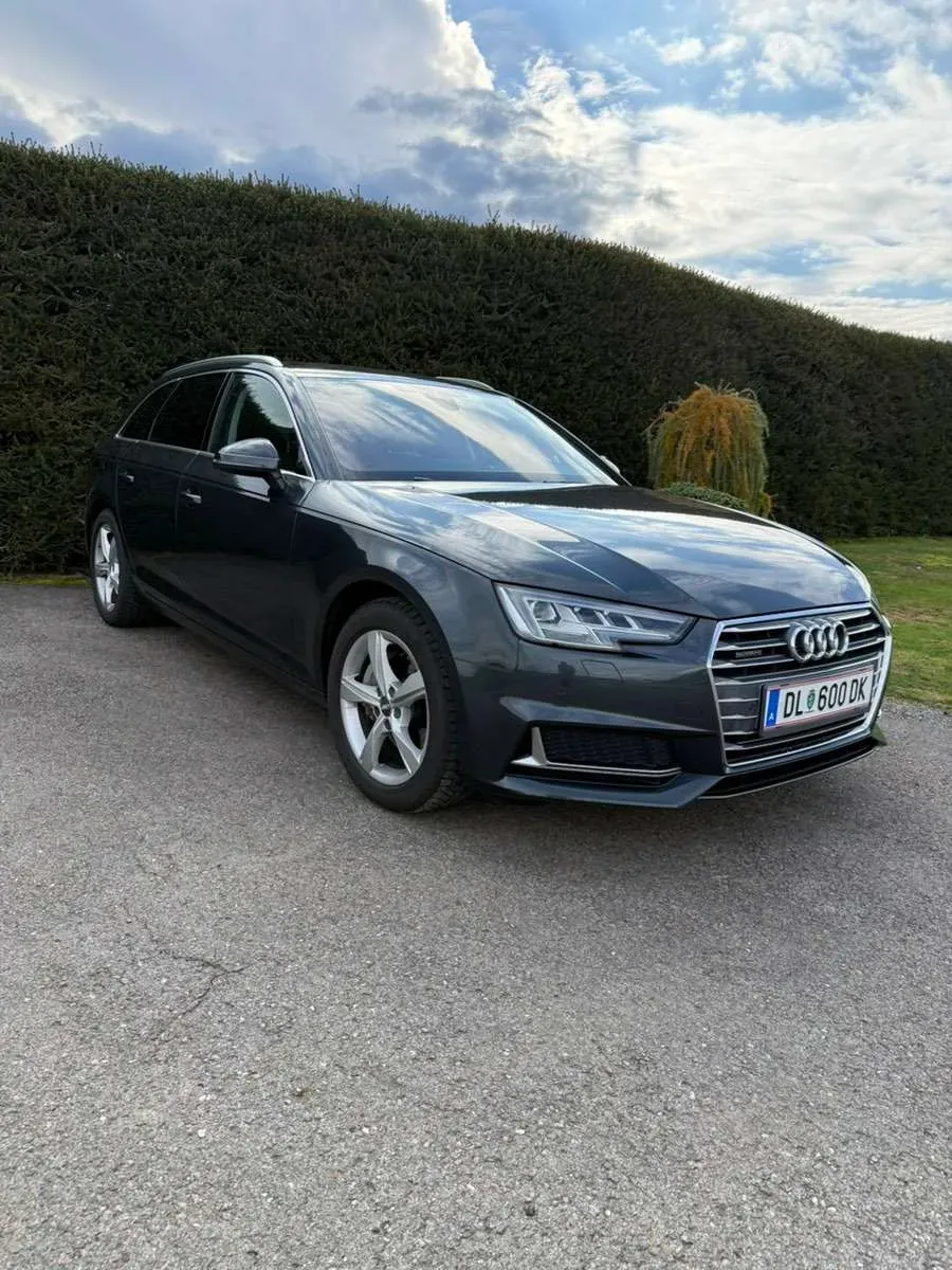 Audi A4 2019 photo 2