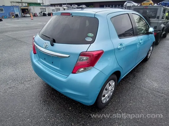 Toyota Vitz 2015 photo 4