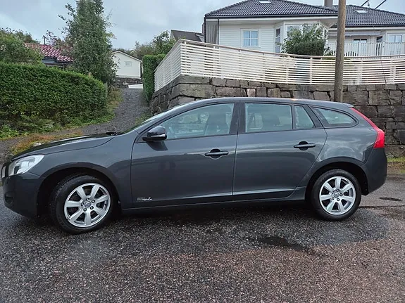 Volvo V60 2011 photo 2
