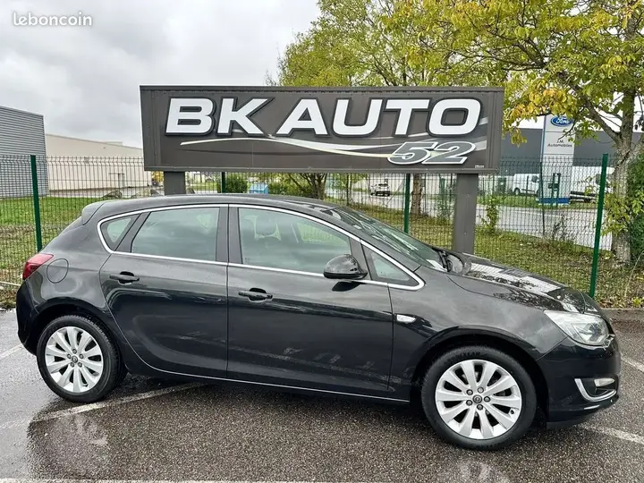 Opel Astra 2014 photo 2