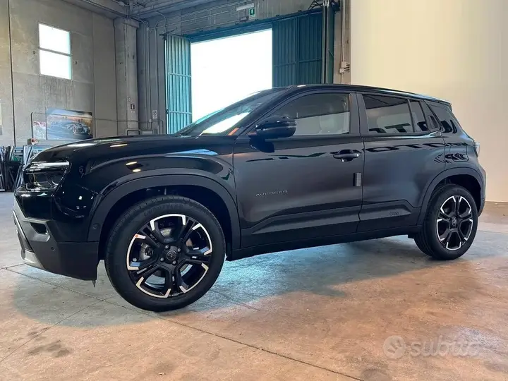 Jeep Avenger photo 2