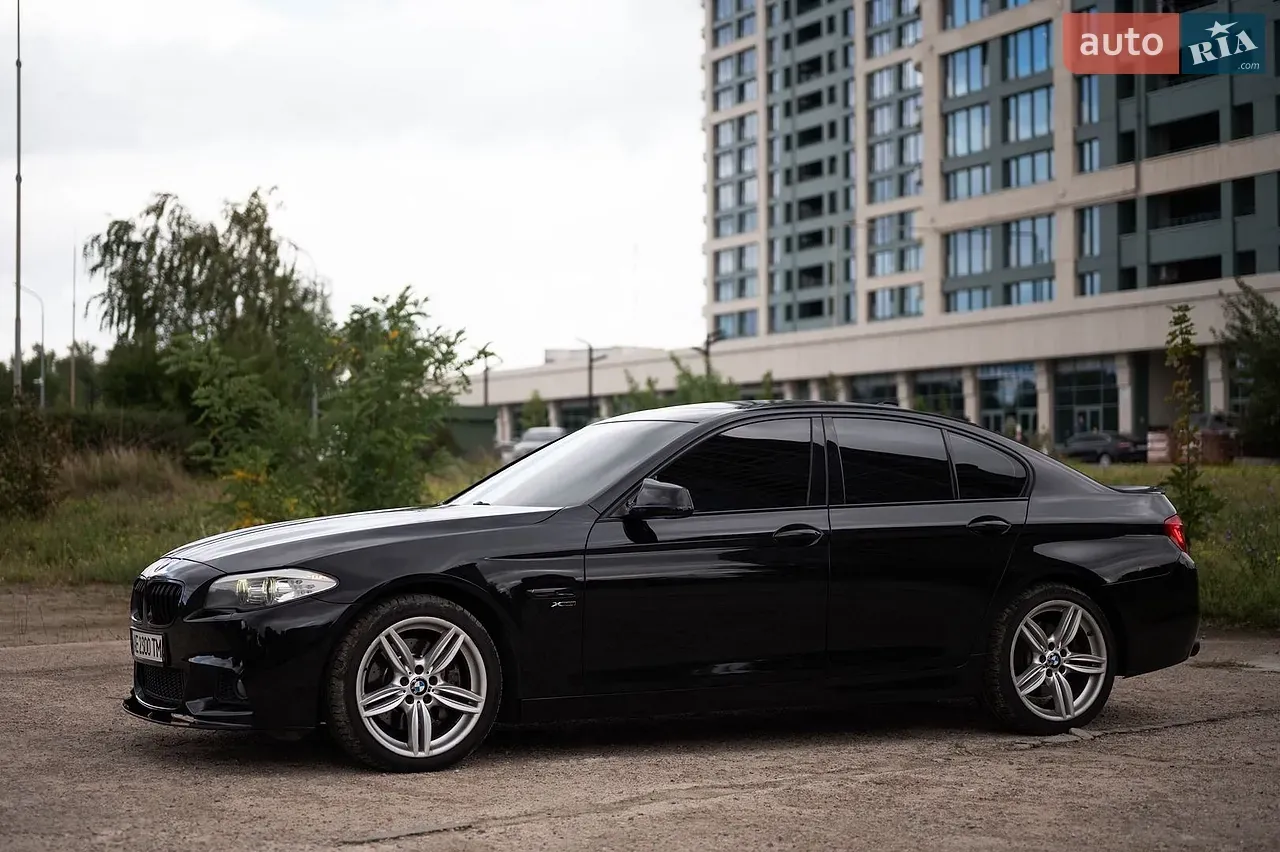 BMW 5 Series 2011 photo 2