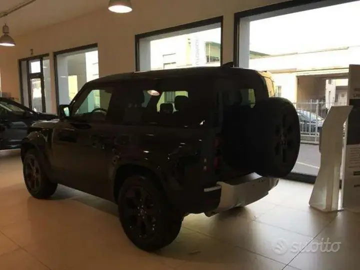 Land Rover Defender 2026 photo 4