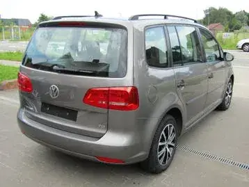 Volkswagen Touran 2011 photo 3
