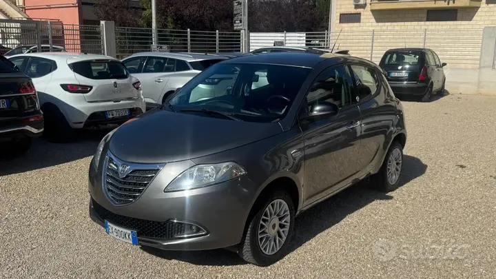 Lancia Ypsilon 2014 photo 2