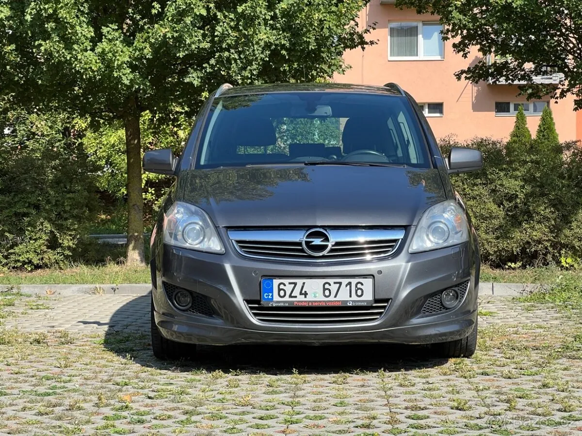 Opel Zafira 2012 photo 2