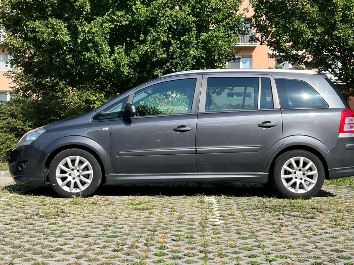 Opel Zafira 2012 photo 3