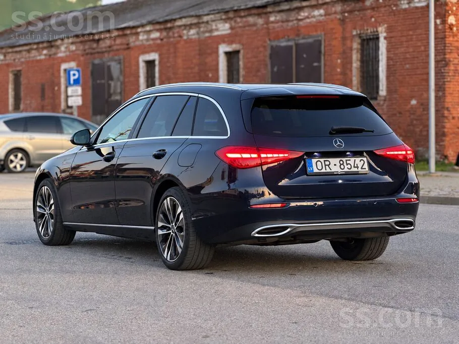 Mercedes-Benz C300 2022 photo 3