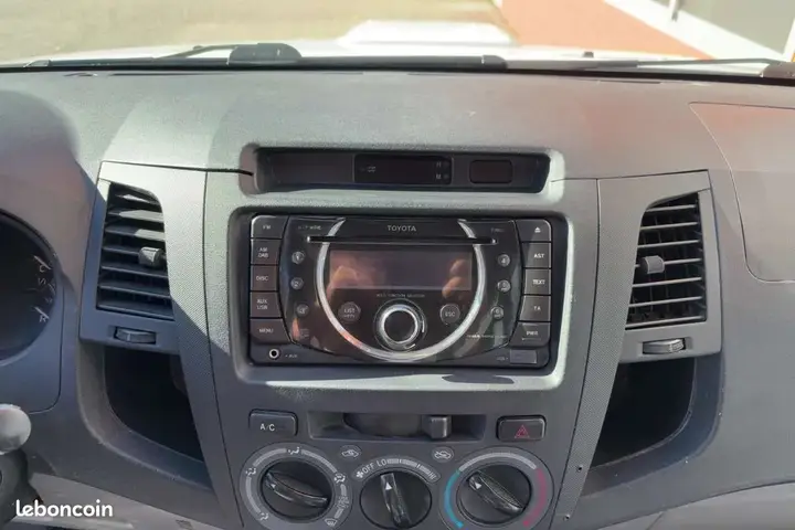 Toyota Hilux 2010 photo 4