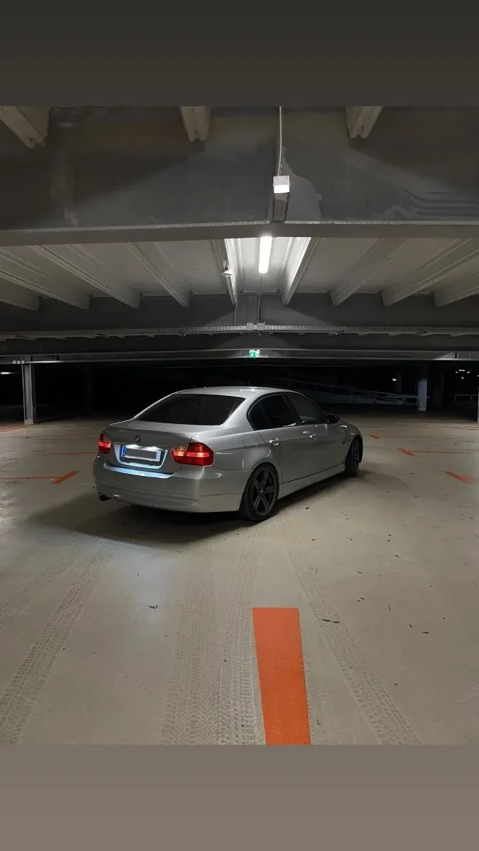 BMW 3 Series 2005 photo 2