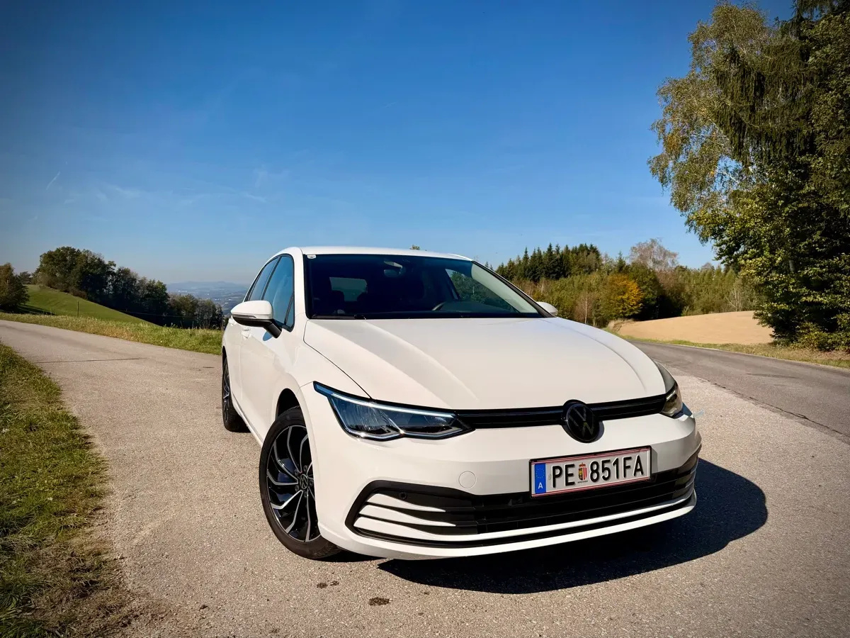 Volkswagen Golf 2024 photo 2