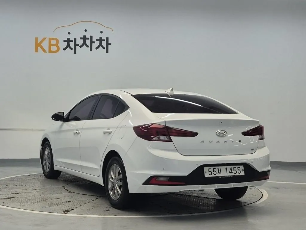 Hyundai Avante 2019 photo 2