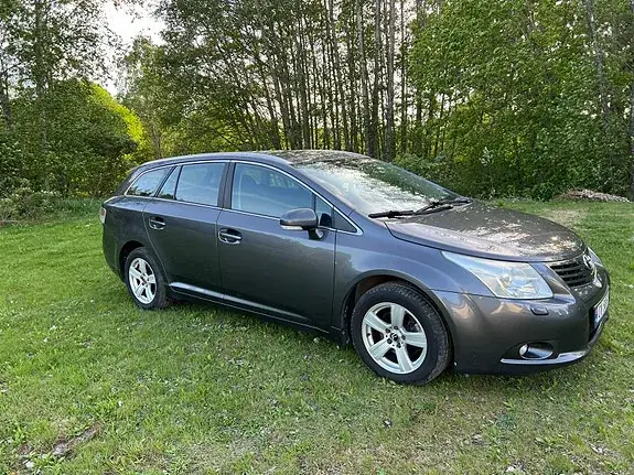 Toyota Avensis 2010 photo 3