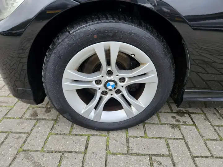 BMW 318I 2009 photo 4