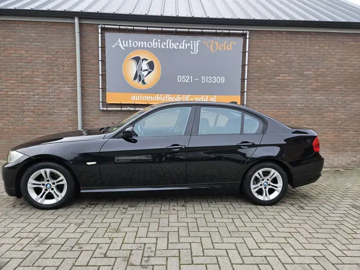 BMW 318I 2009 photo 3