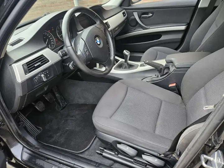 BMW 318I 2009 photo 5